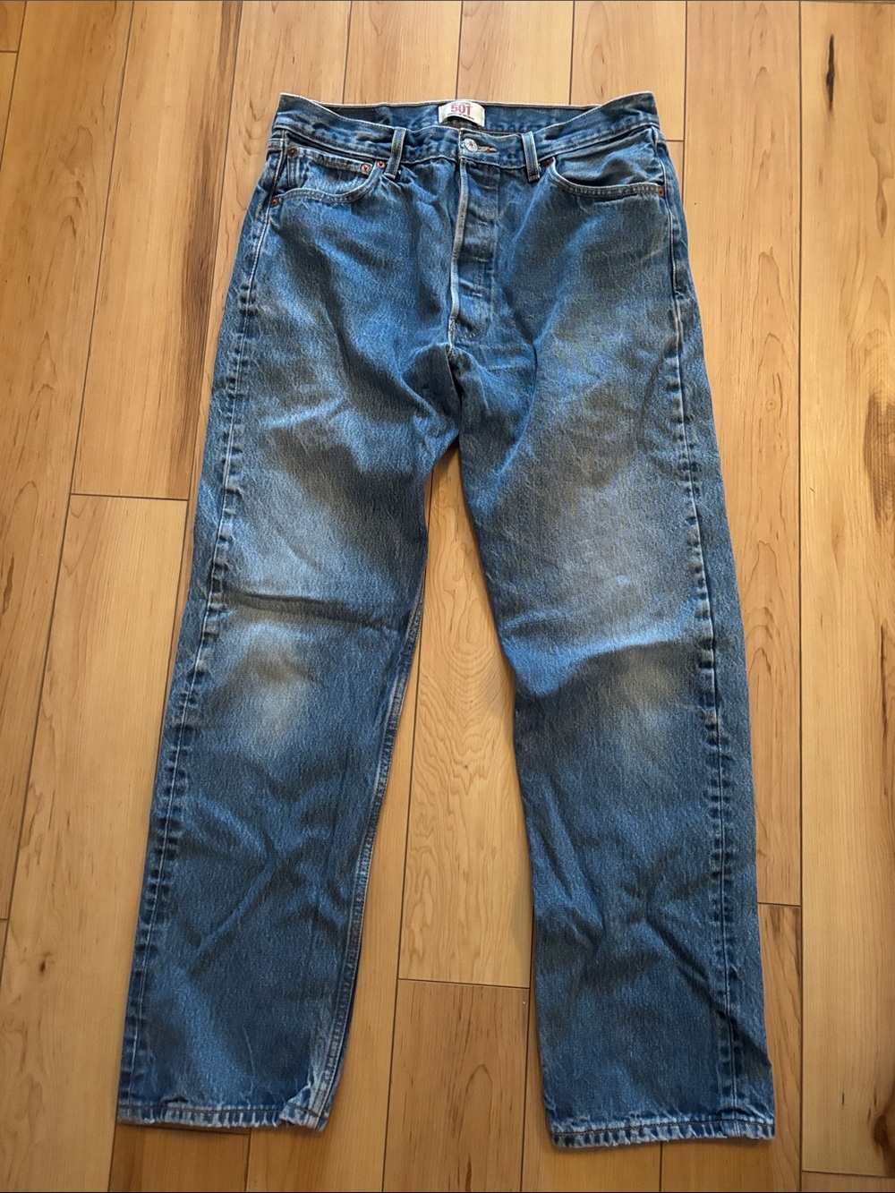 Vintage Levi’s 90s 2000’s 501 button fly straight fit size 36x36
